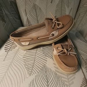 Sperry Top-Sider color is linen oat